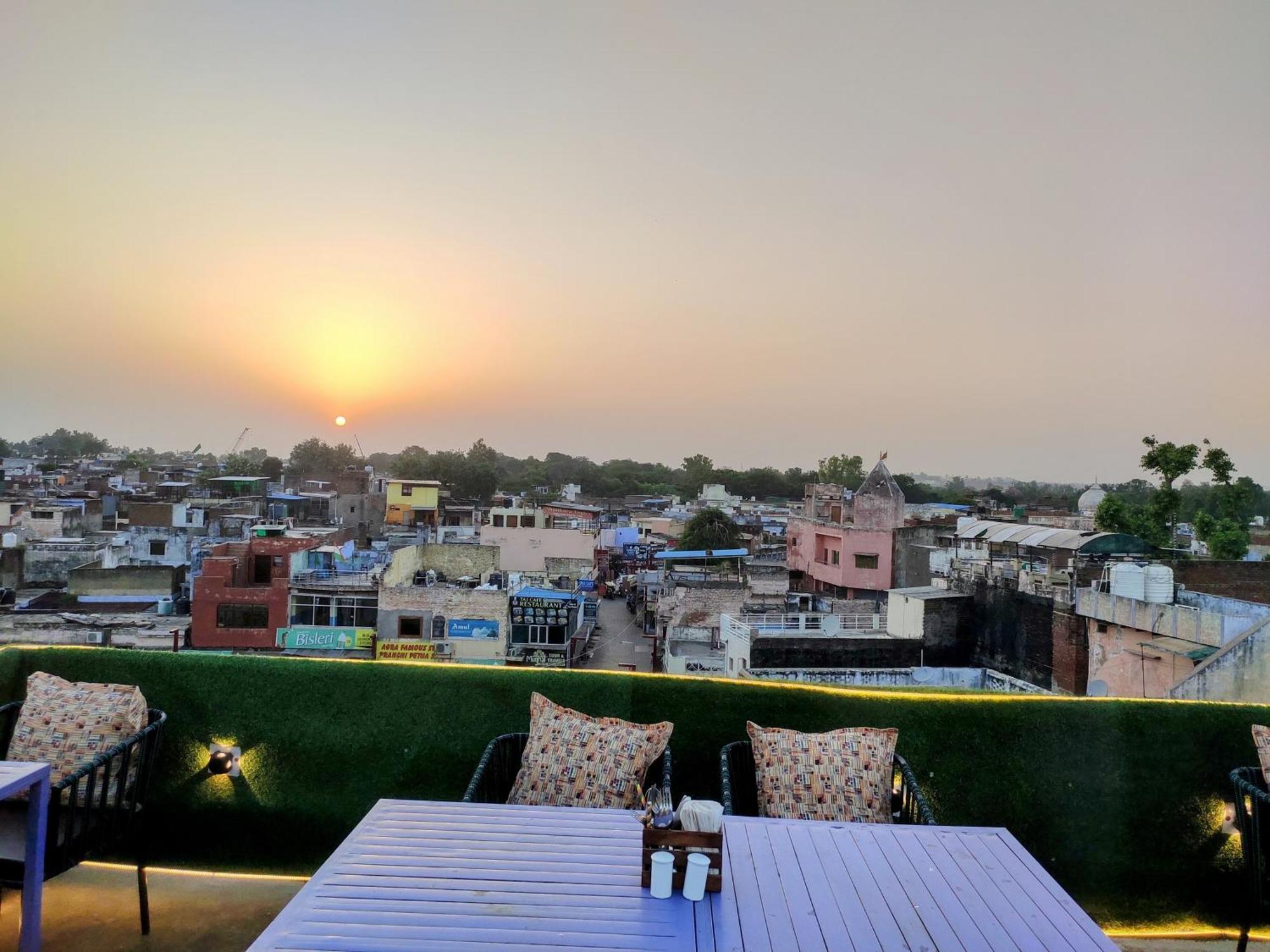 Zigzag Homestay Agra  Εξωτερικό φωτογραφία